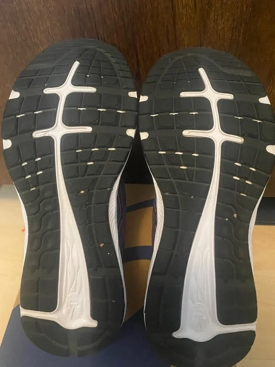 ASICS Running Shoes - Picture 4 of 7